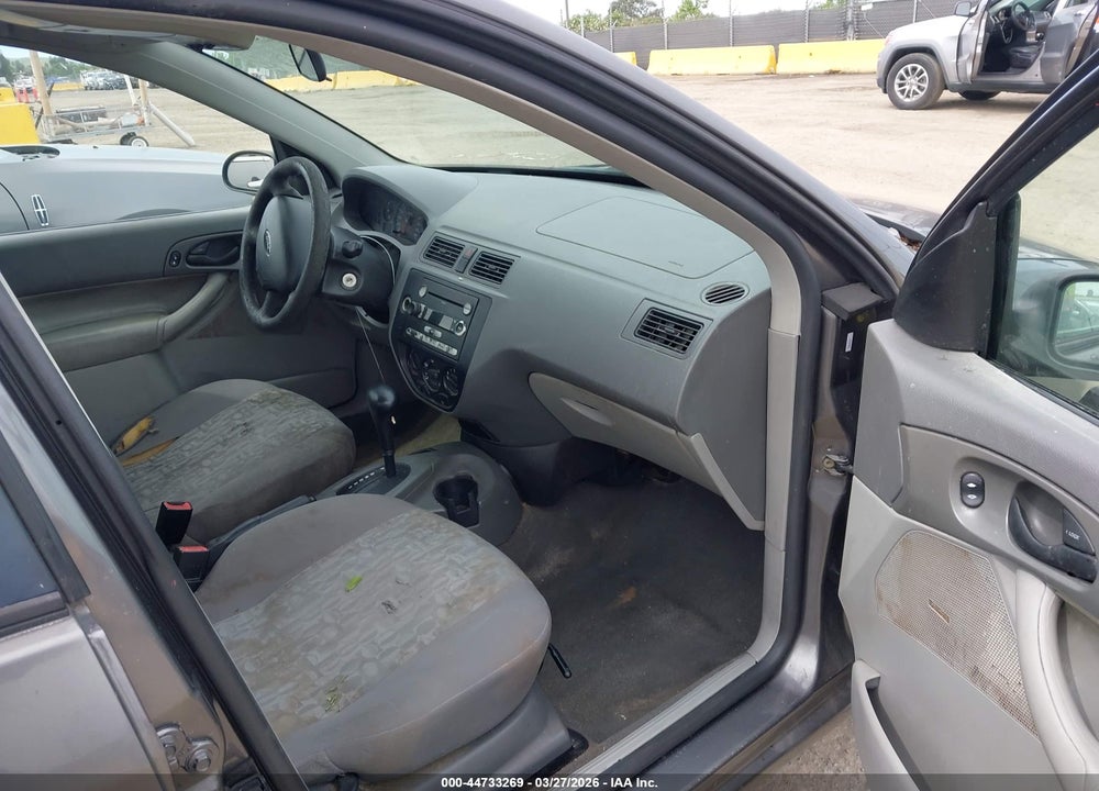 2005 FORD FOCUS ZX4 VIN: 1FAFP34N85W302658
