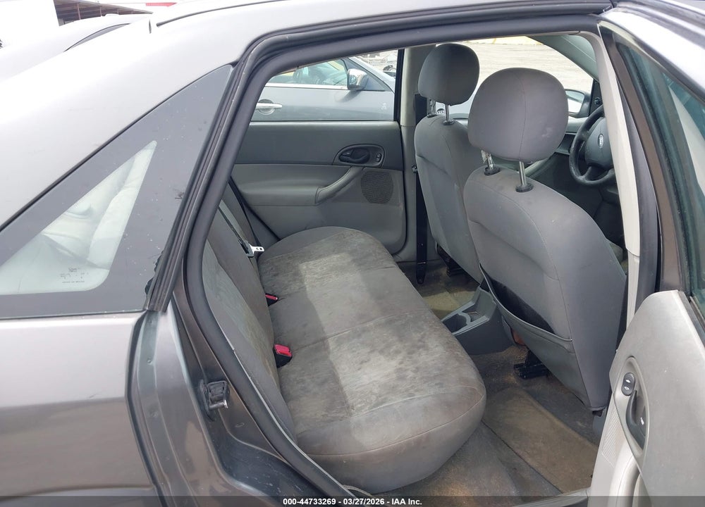 2005 FORD FOCUS ZX4 VIN: 1FAFP34N85W302658