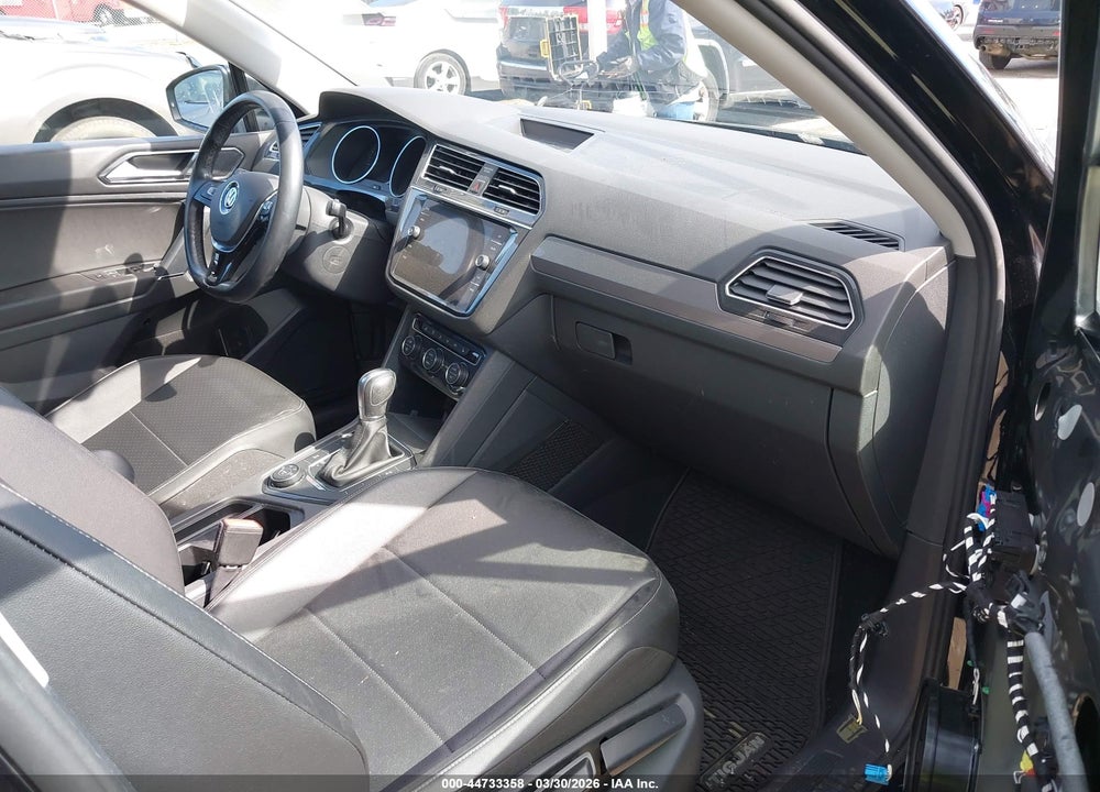 2018 VOLKSWAGEN TIGUAN 2.0T SE/2.0T SEL VIN: 3VV2B7AX7JM163462