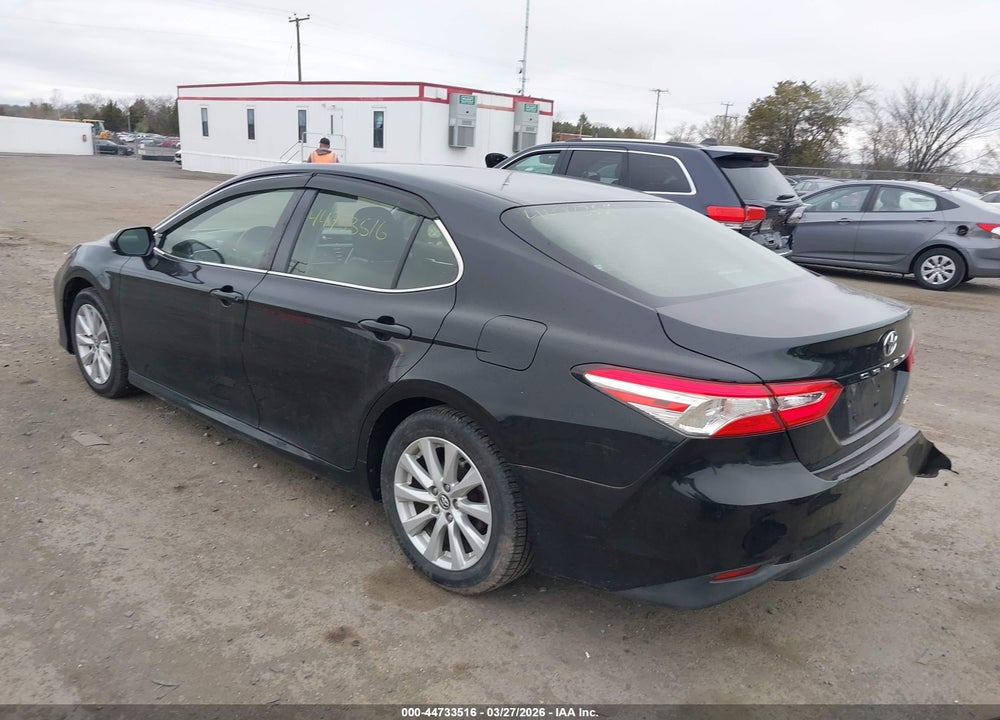 2018 TOYOTA CAMRY LE VIN: JTNB11HK3J3029117