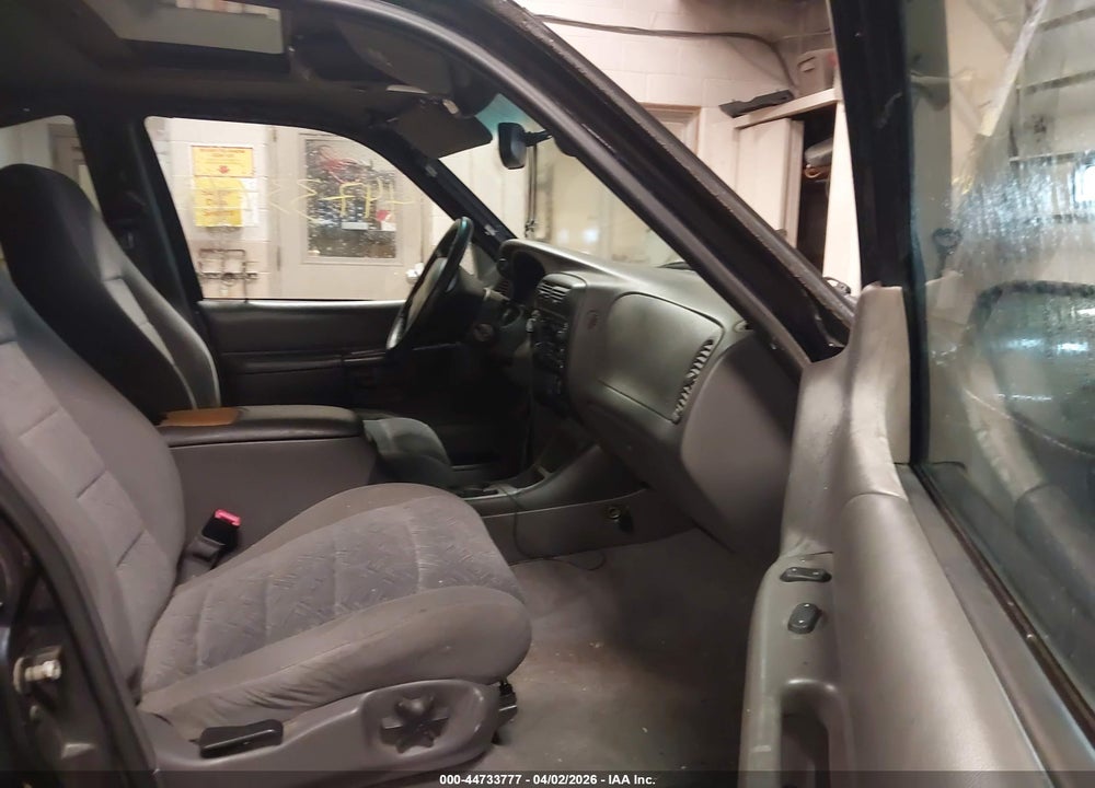 2000 FORD EXPLORER XLT VIN: 1FMZU73E3YZC54543