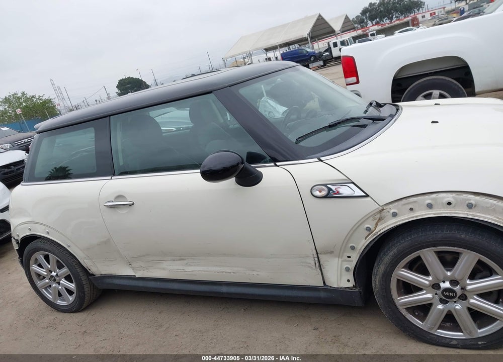 2013 MINI HARDTOP COOPER S VIN: WMWSV3C58DT392682