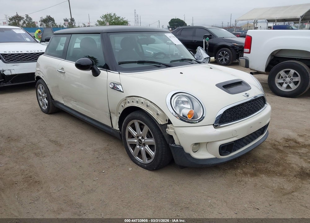 2013 MINI HARDTOP COOPER S VIN: WMWSV3C58DT392682