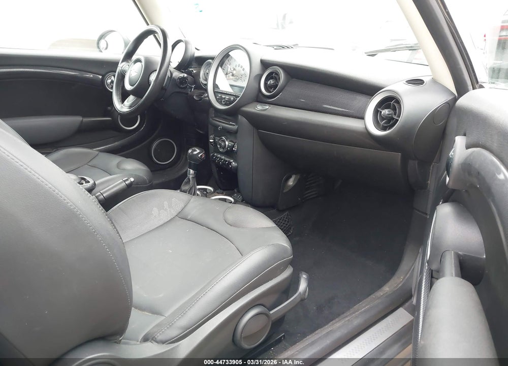 2013 MINI HARDTOP COOPER S VIN: WMWSV3C58DT392682