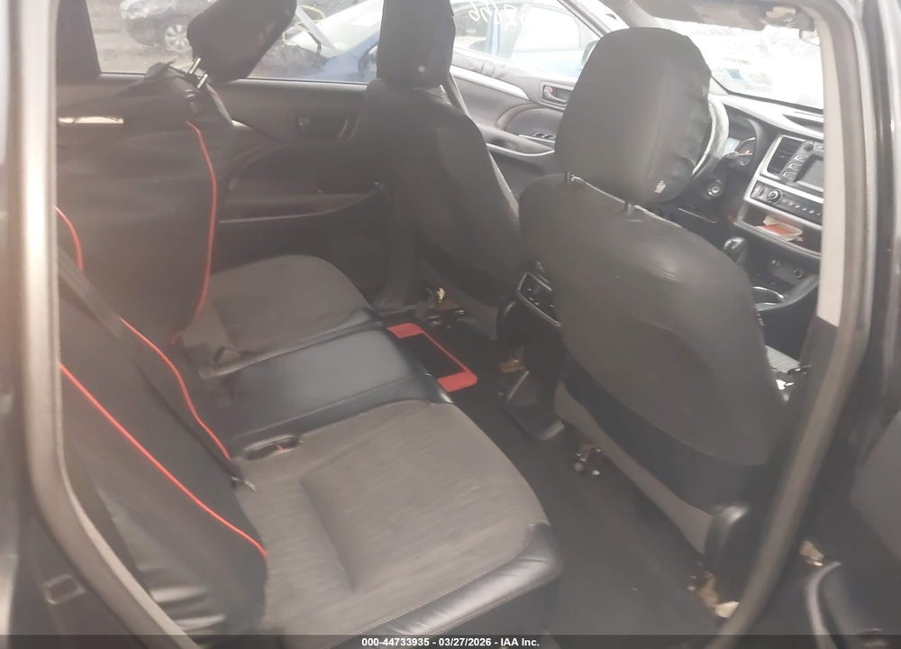 2015 TOYOTA HIGHLANDER LE V6 VIN: 5TDBKRFH7FS112594