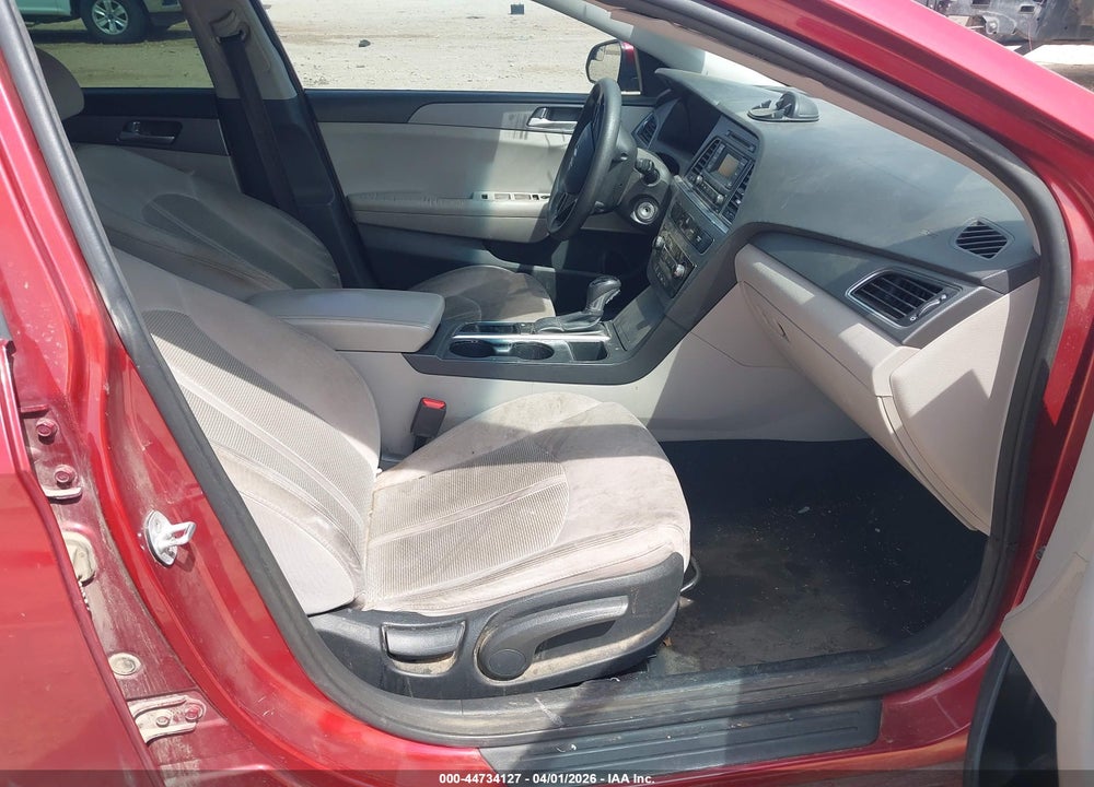2015 HYUNDAI SONATA SE VIN: 5NPE24AF8FH042521