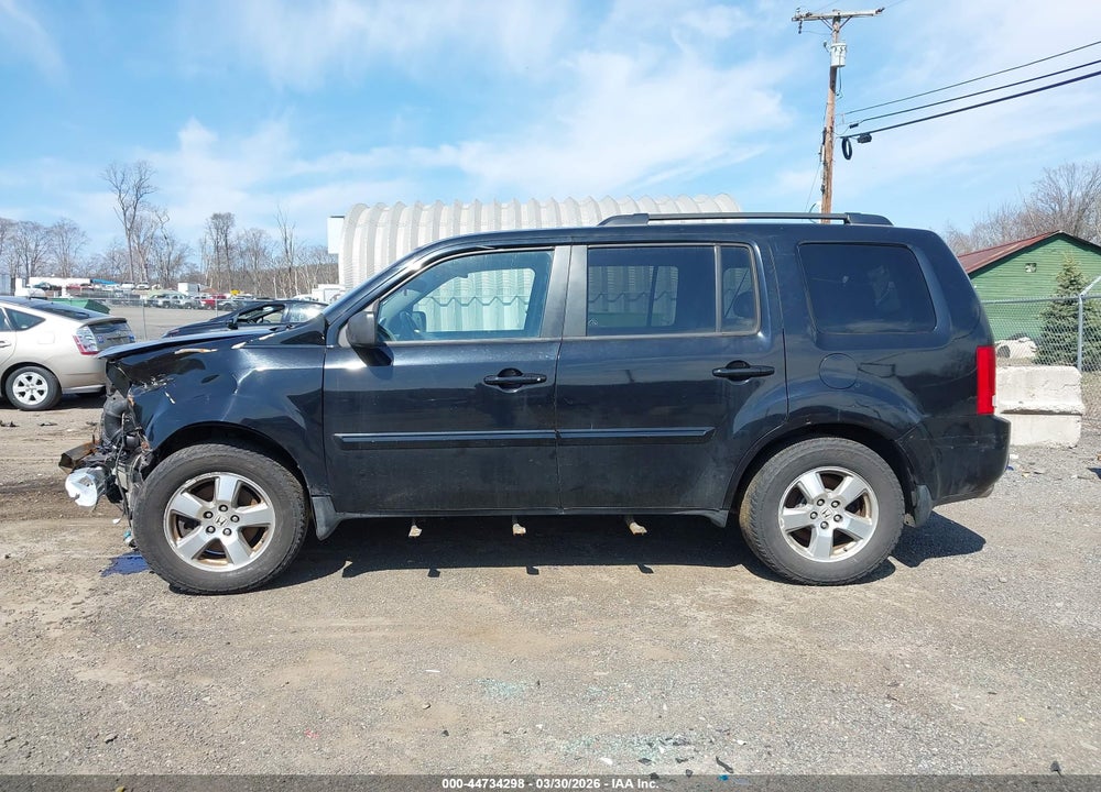 2011 HONDA PILOT EX-L VIN: 5FNYF4H68BB106329