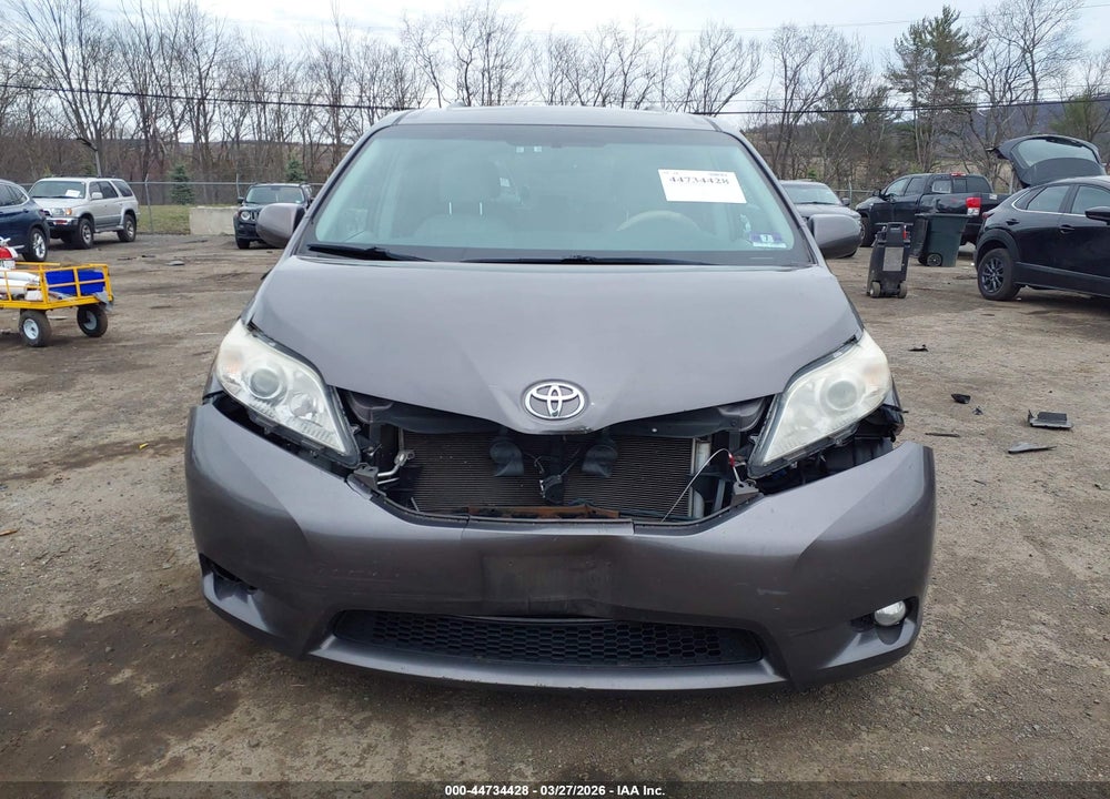 2013 TOYOTA SIENNA XLE V6 8 PASSENGER VIN: 5TDYK3DC7DS385031