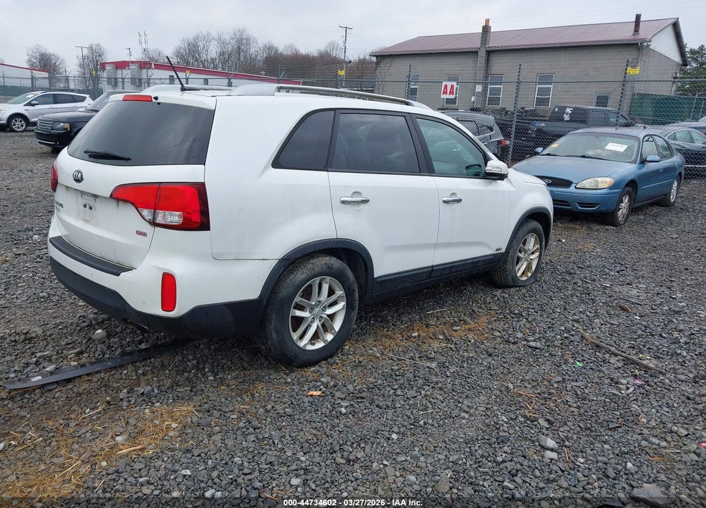 2014 KIA SORENTO LX VIN: 5XYKTCA69EG547242