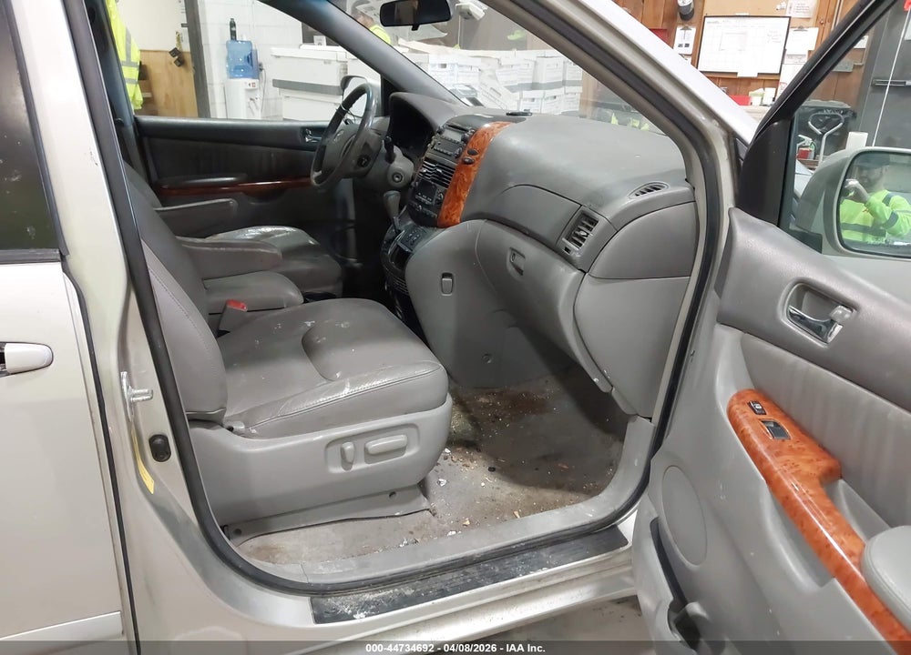 2007 TOYOTA SIENNA XLE VIN: 5TDZK22C17S042804