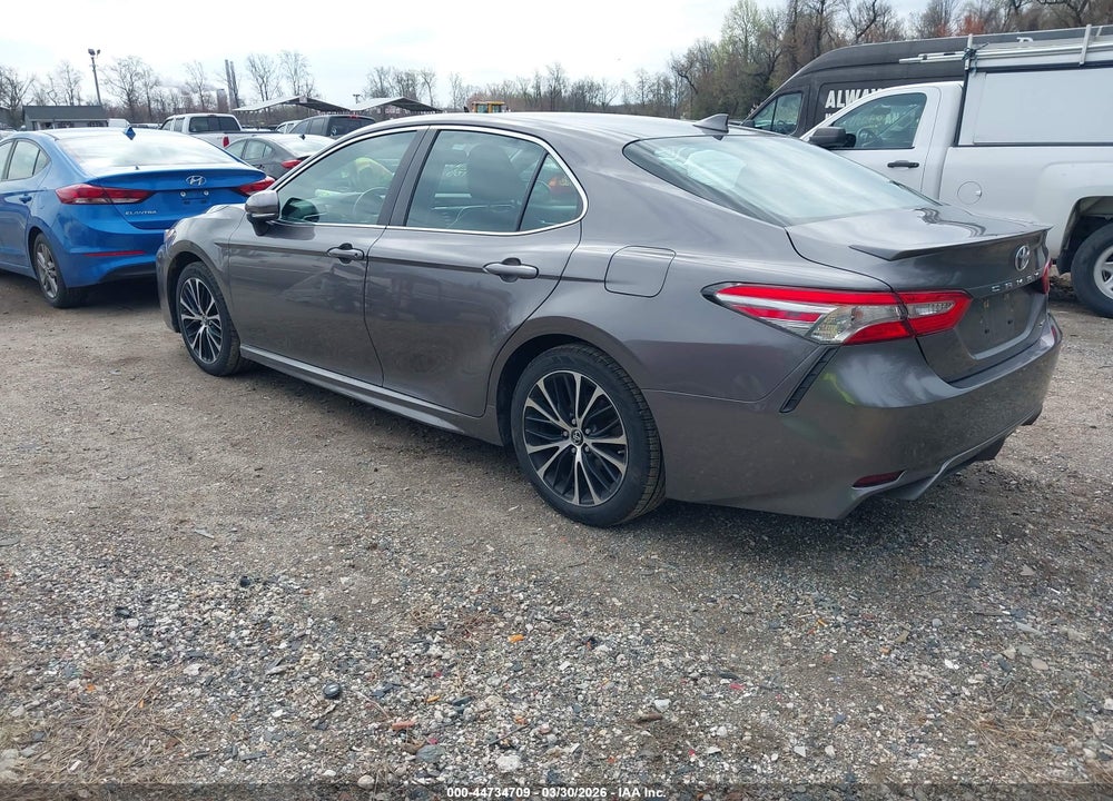 2018 TOYOTA CAMRY SE VIN: 4T1B11HK7JU548181