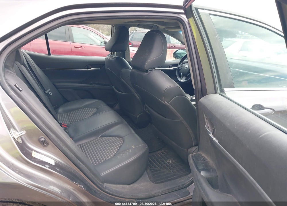 2018 TOYOTA CAMRY SE VIN: 4T1B11HK7JU548181