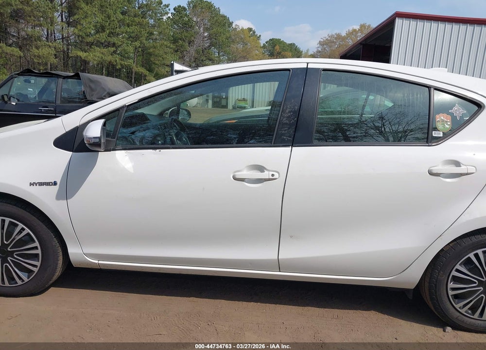 2015 TOYOTA PRIUS C ONE VIN: JTDKDTB33F1576724