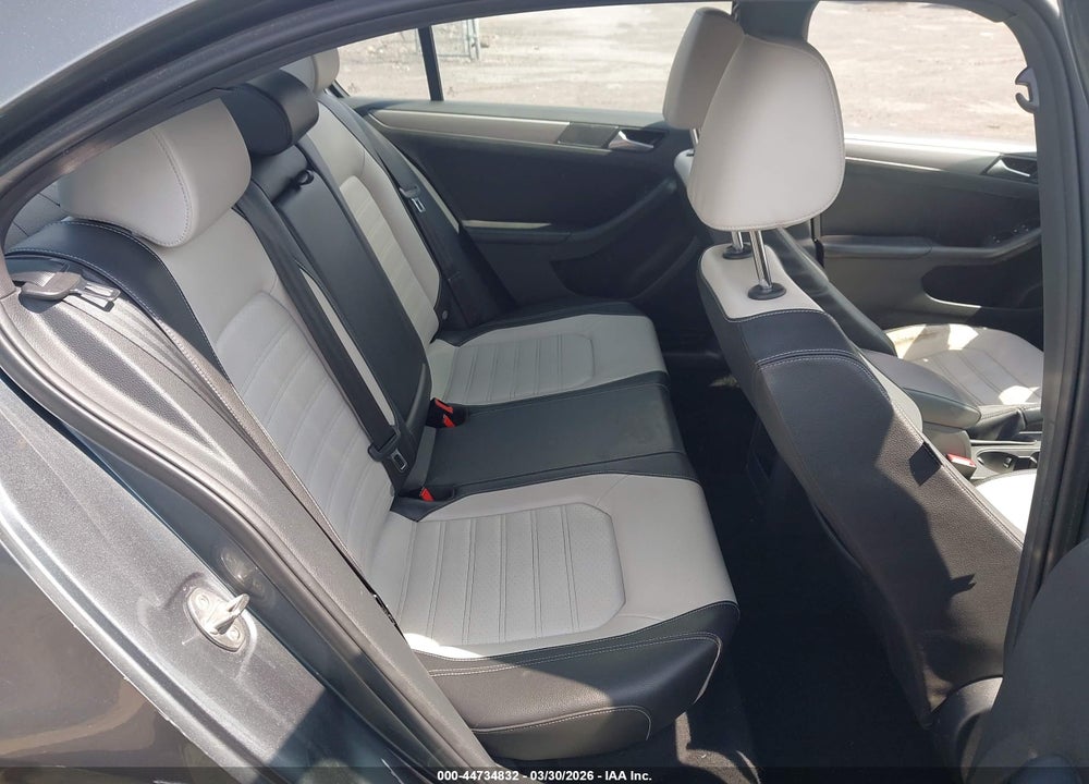 2016 VOLKSWAGEN JETTA 1.8T SPORT VIN: 3VWD17AJ9GM333901