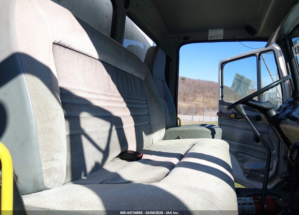 1996 FREIGHTLINER MEDIUM CONVENTIONAL FL70 VIN: 1FV6HFAA3TL880034