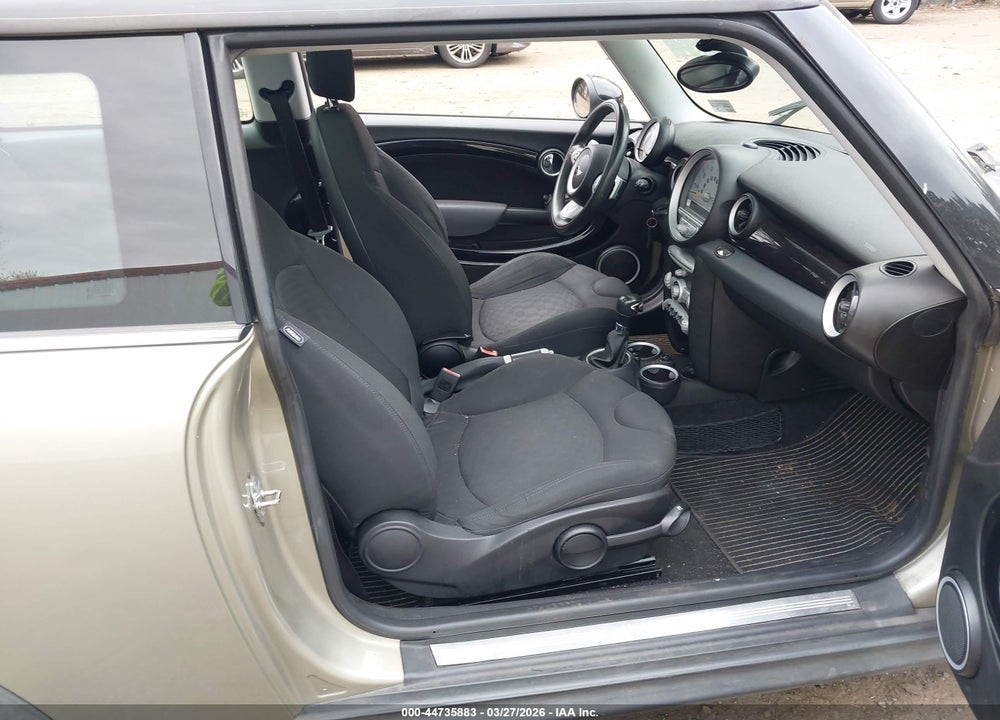 2008 MINI COOPER VIN: WMWMF33518TT60054