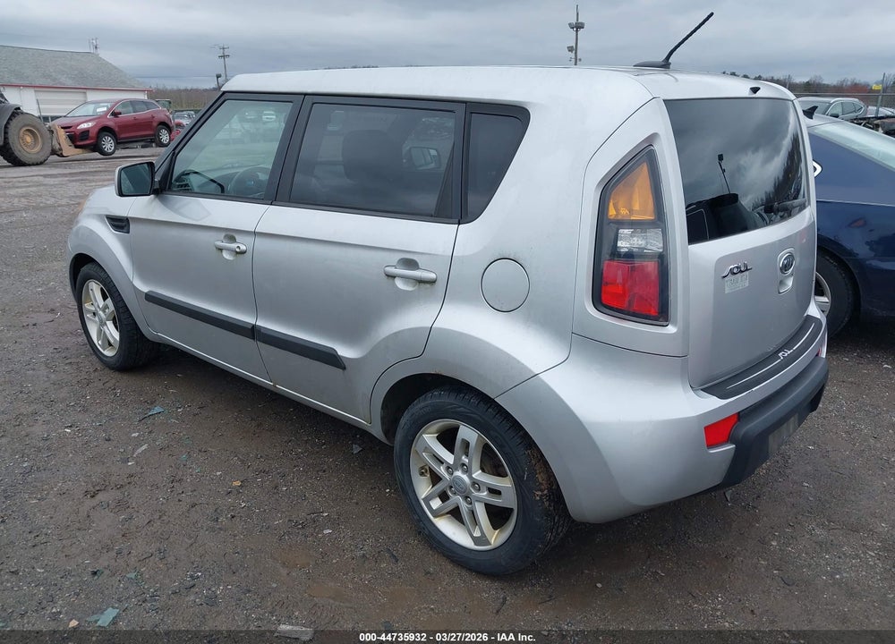 2011 KIA SOUL + VIN: KNDJT2A27B7315072