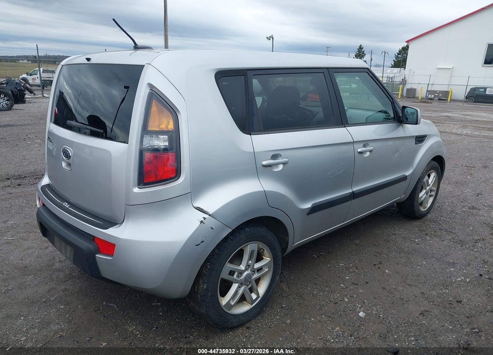 2011 KIA SOUL + VIN: KNDJT2A27B7315072