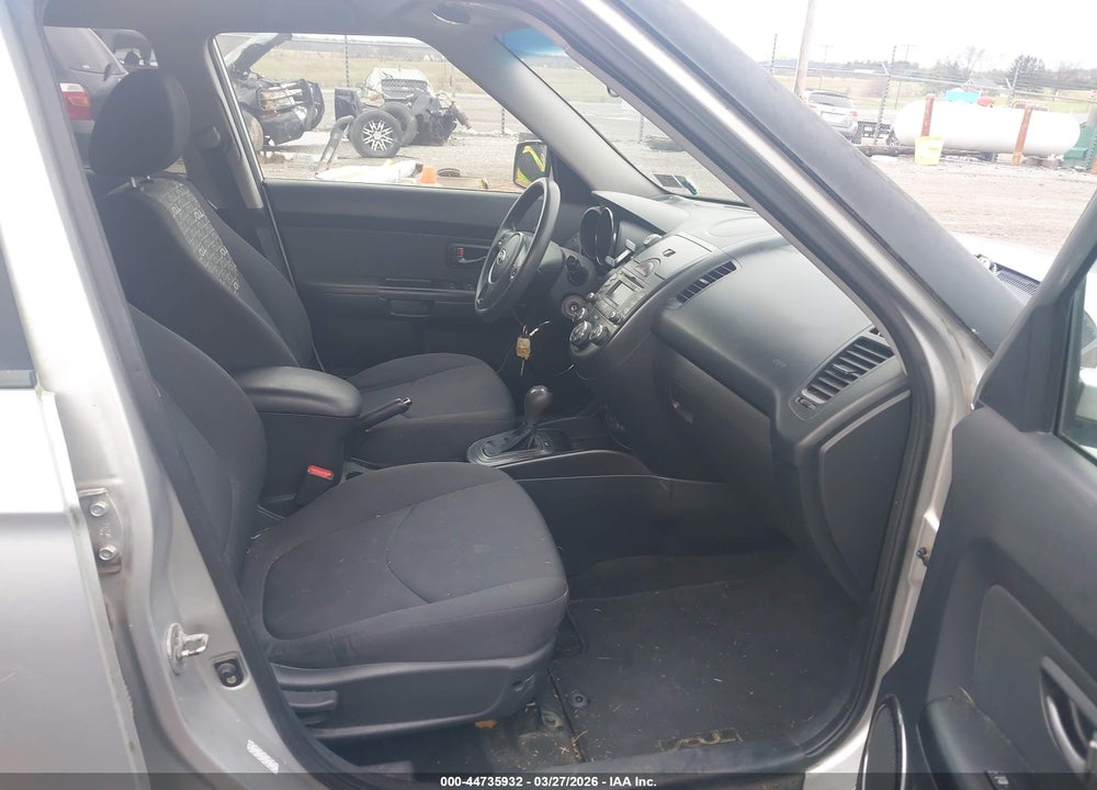2011 KIA SOUL + VIN: KNDJT2A27B7315072