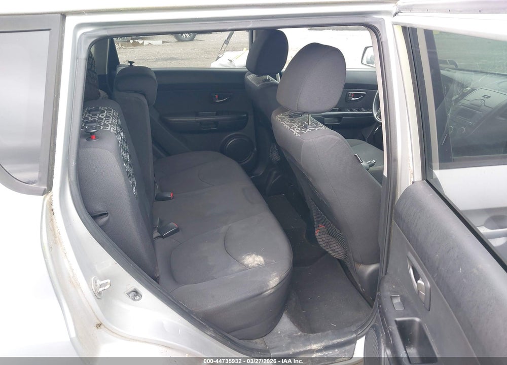 2011 KIA SOUL + VIN: KNDJT2A27B7315072