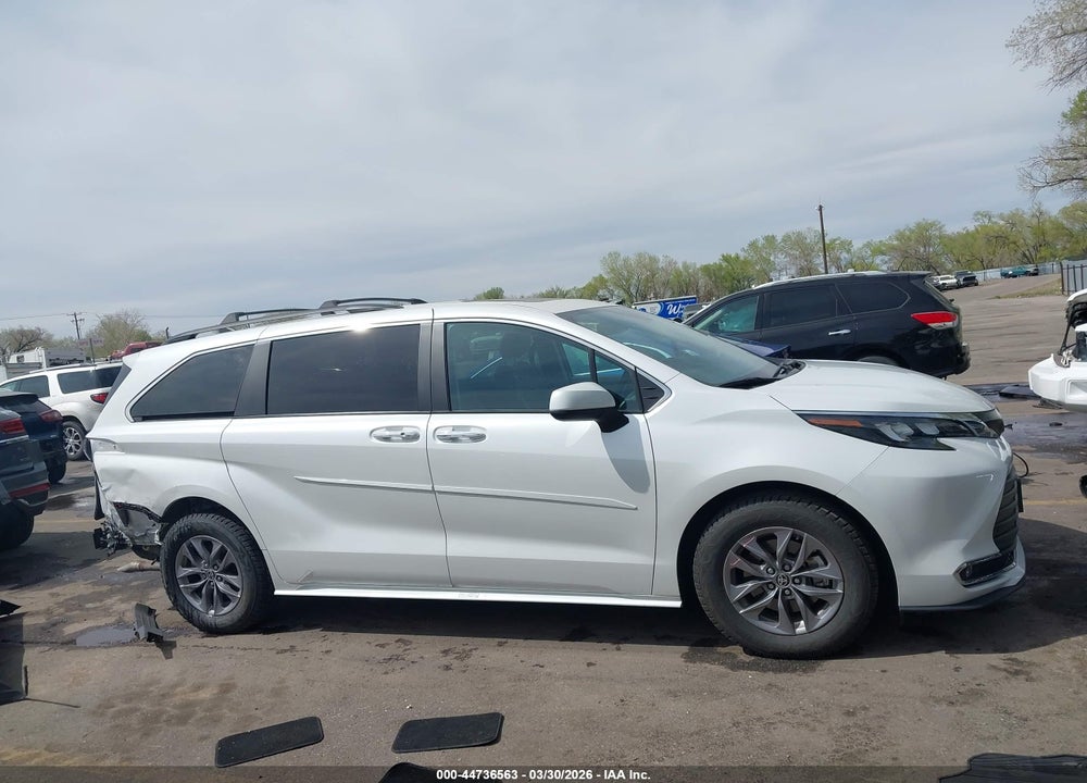 2024 TOYOTA SIENNA XLE VIN: 5TDJSKFC9RS116156