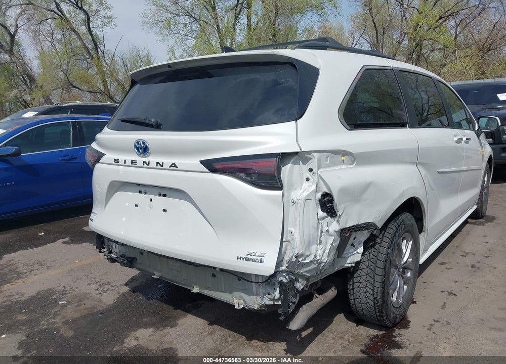 2024 TOYOTA SIENNA XLE VIN: 5TDJSKFC9RS116156