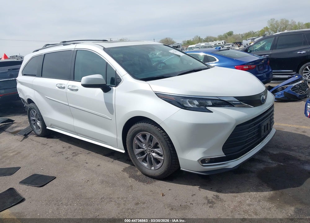 2024 TOYOTA SIENNA XLE VIN: 5TDJSKFC9RS116156