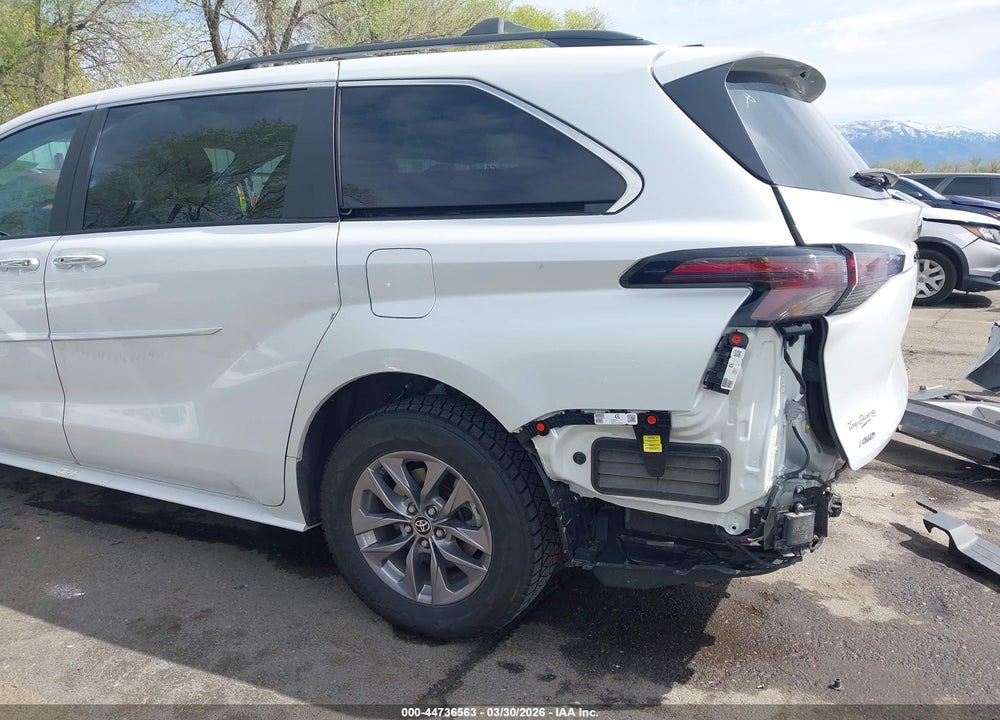 2024 TOYOTA SIENNA XLE VIN: 5TDJSKFC9RS116156