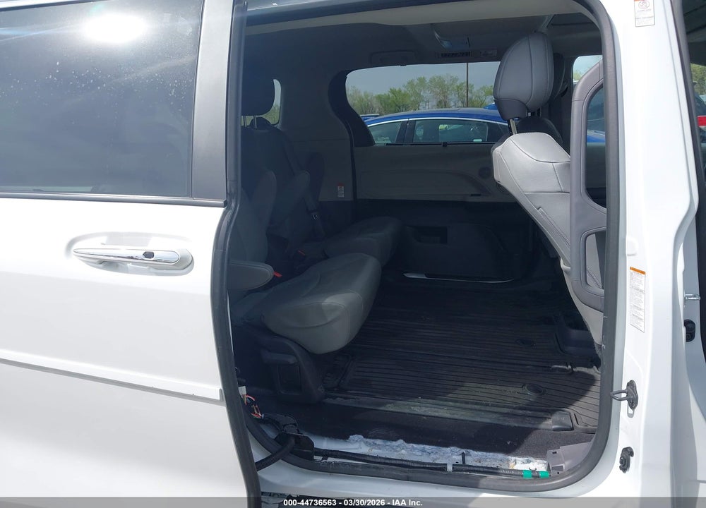 2024 TOYOTA SIENNA XLE VIN: 5TDJSKFC9RS116156
