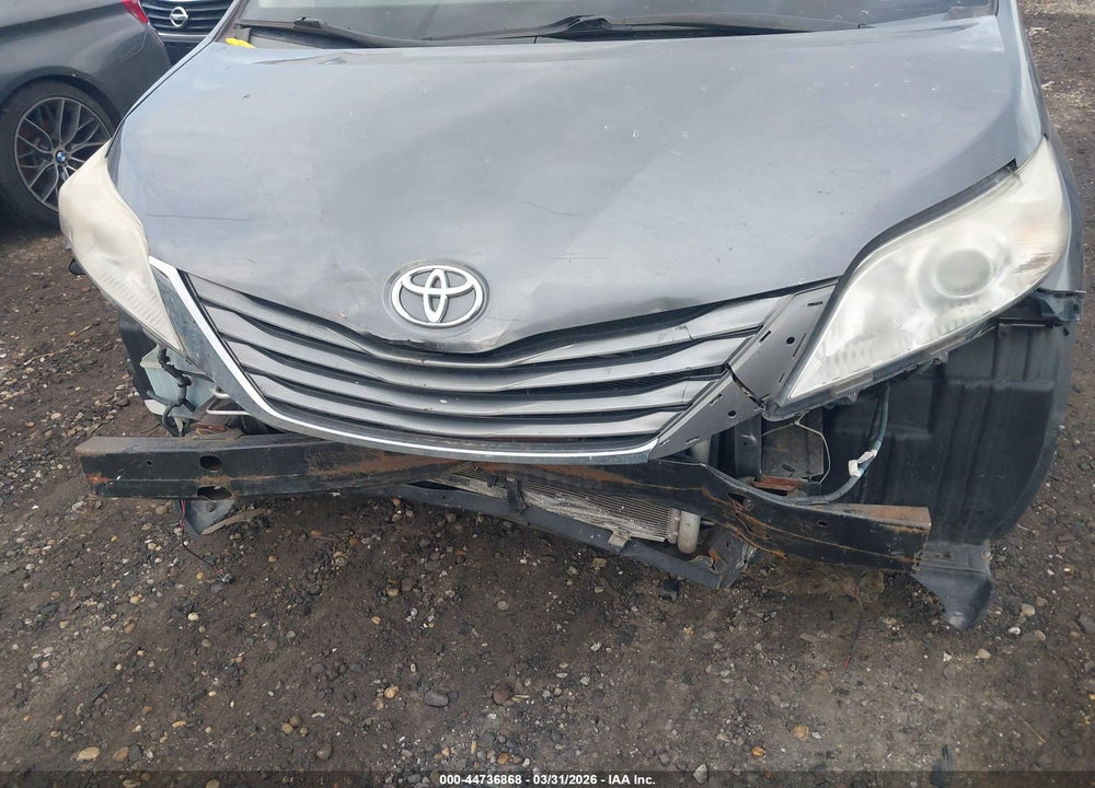 2012 TOYOTA SIENNA XLE V6 8 PASSENGER VIN: 5TDYK3DC6CS223812