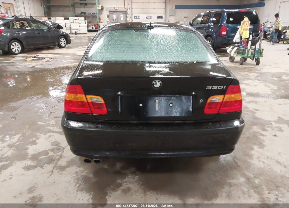 2005 BMW 330I VIN: WBAEV53475KM42429