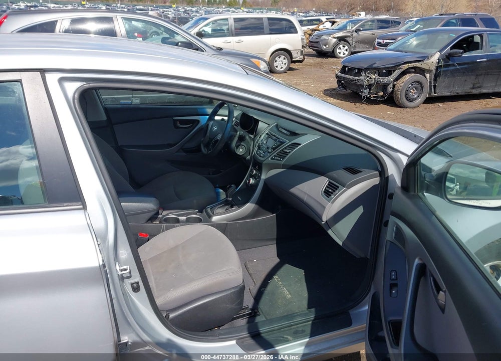 2014 HYUNDAI ELANTRA SE VIN: 5NPDH4AE5EH469431