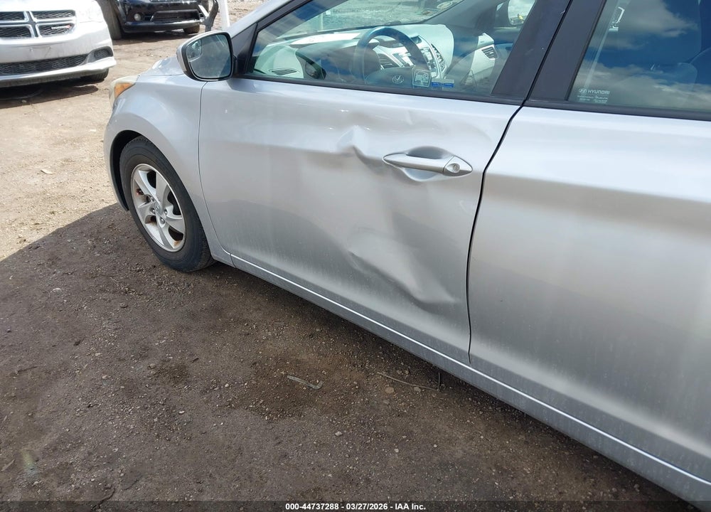 2014 HYUNDAI ELANTRA SE VIN: 5NPDH4AE5EH469431