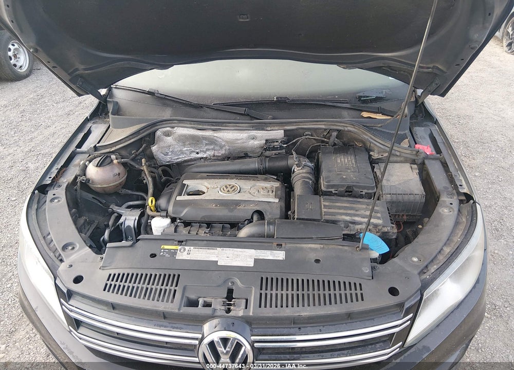 2015 VOLKSWAGEN TIGUAN S VIN: WVGAV7AX4FW530595