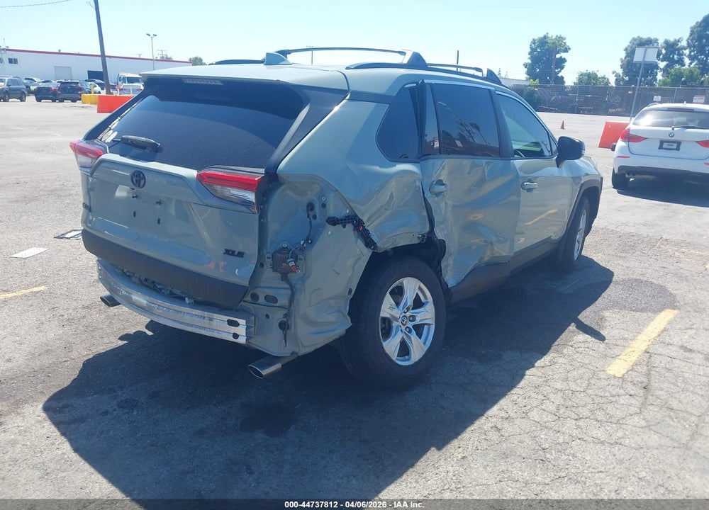 2020 TOYOTA RAV4 XLE VIN: 2T3W1RFV7LW079004