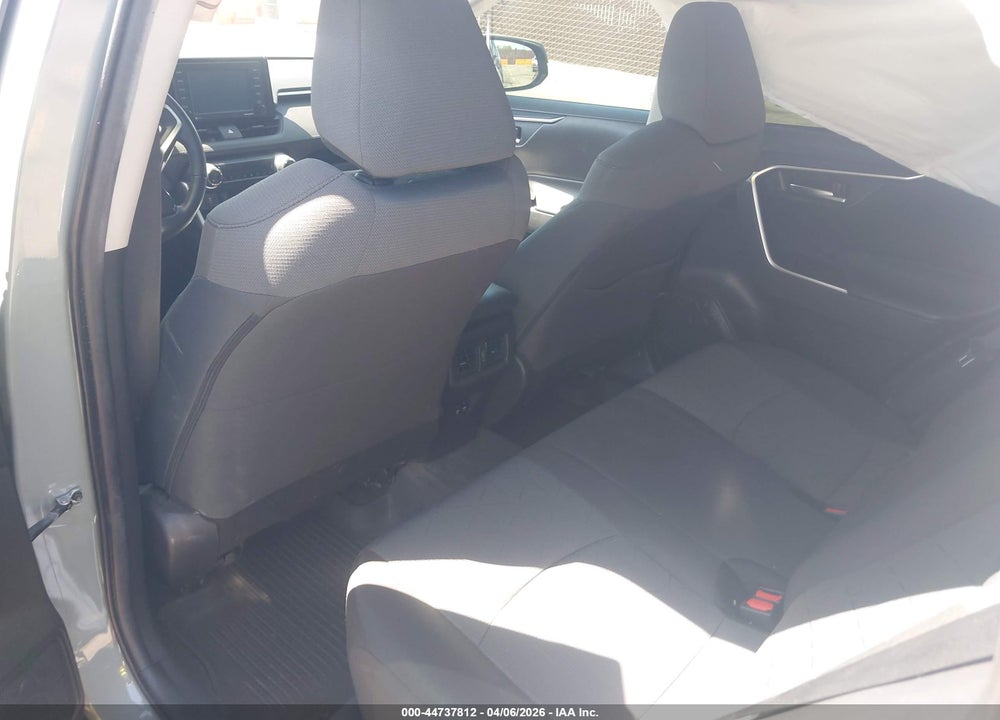 2020 TOYOTA RAV4 XLE VIN: 2T3W1RFV7LW079004