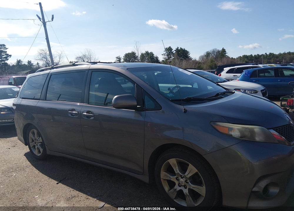 2011 TOYOTA SIENNA SE VIN: 5TDXK3DC4BS031511
