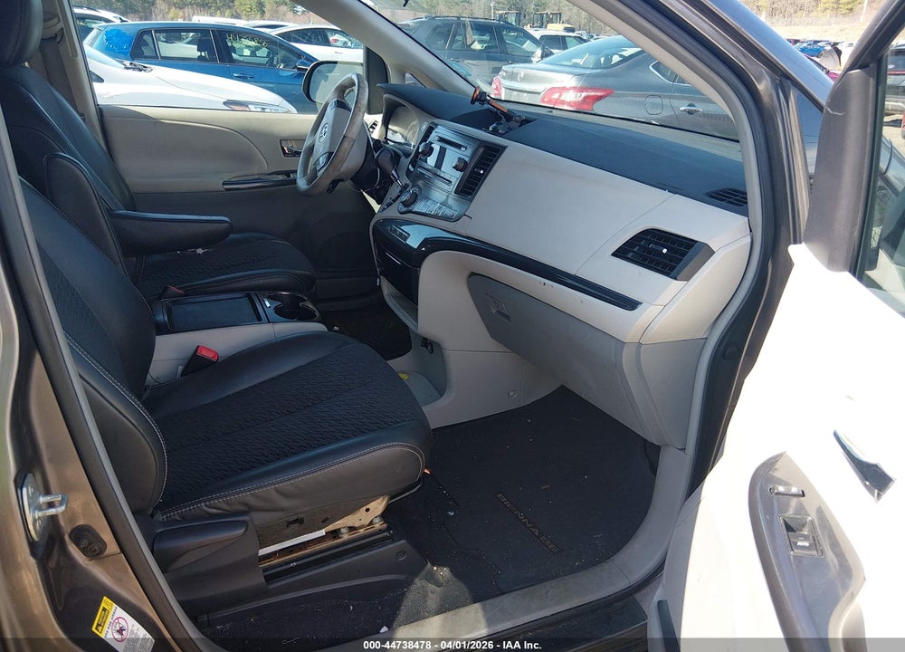 2011 TOYOTA SIENNA SE VIN: 5TDXK3DC4BS031511