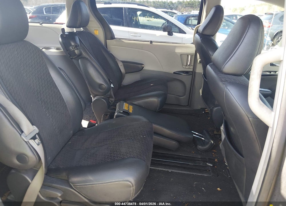 2011 TOYOTA SIENNA SE VIN: 5TDXK3DC4BS031511