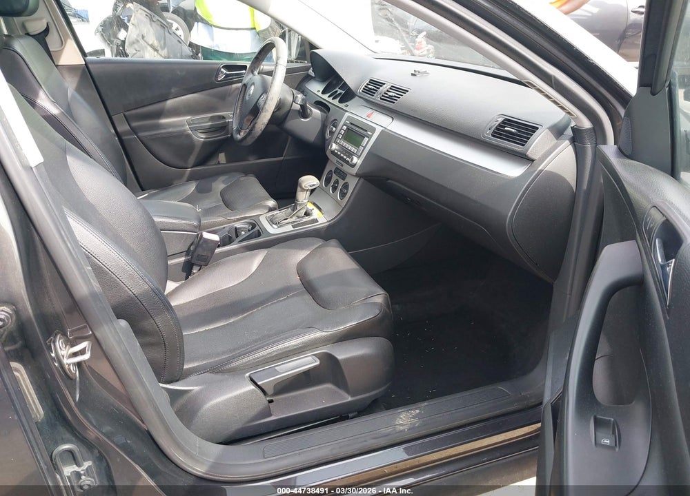 2008 VOLKSWAGEN PASSAT KOMFORT VIN: WVWLK73C88E056806