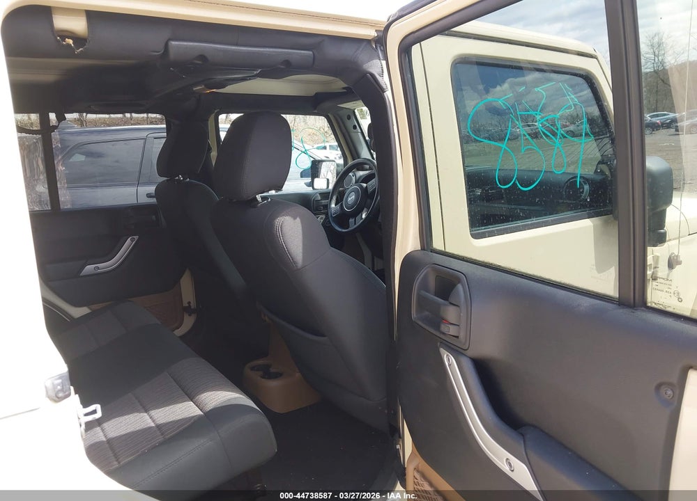 2011 JEEP WRANGLER UNLIMITED SAHARA VIN: 1J4BA5H1XBL638168