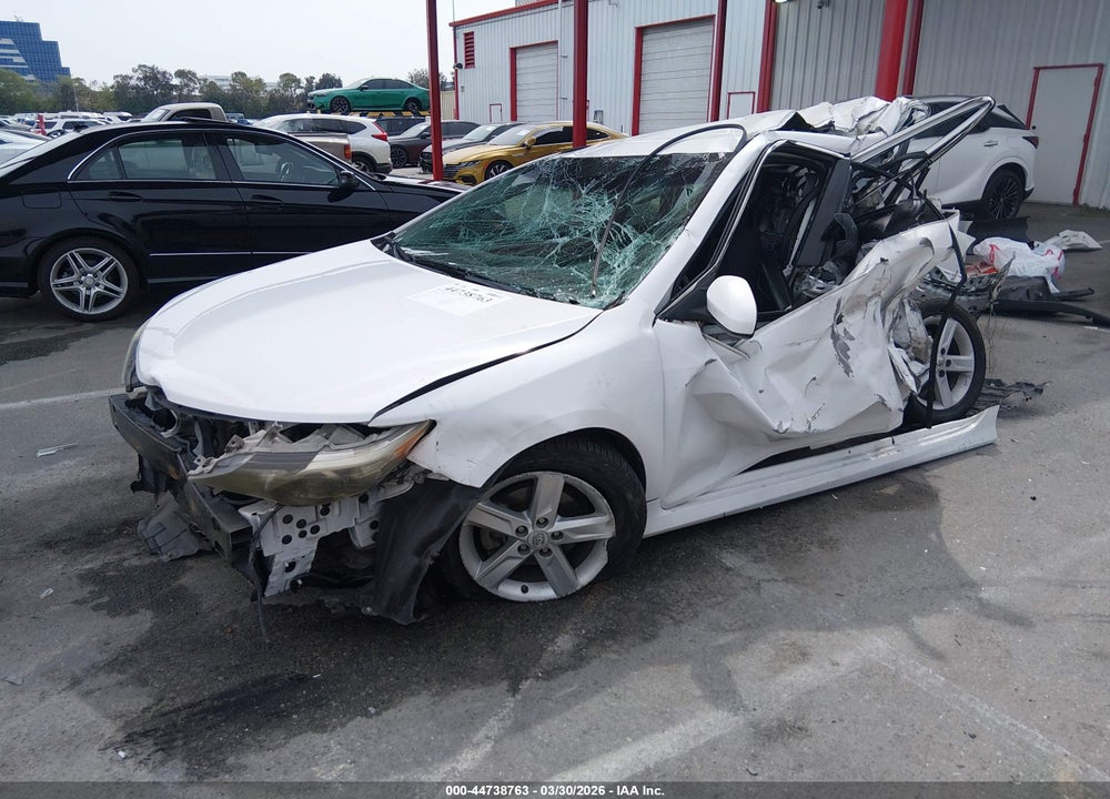2014 TOYOTA CAMRY SE VIN: 4T1BF1FK9EU318541