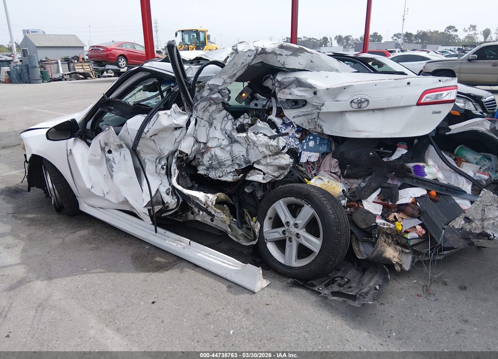 2014 TOYOTA CAMRY SE VIN: 4T1BF1FK9EU318541