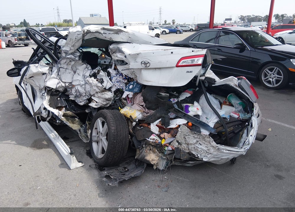2014 TOYOTA CAMRY SE VIN: 4T1BF1FK9EU318541