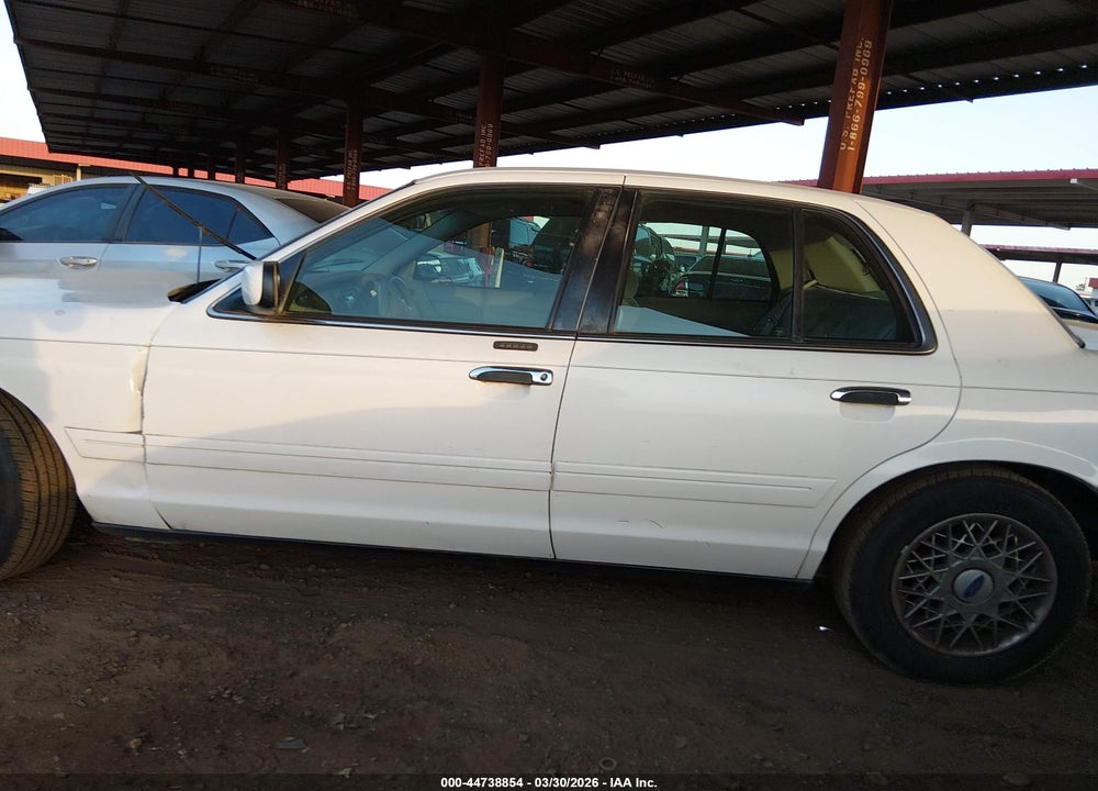 2001 FORD CROWN VICTORIA LX VIN: 2FAFP74W41X132362