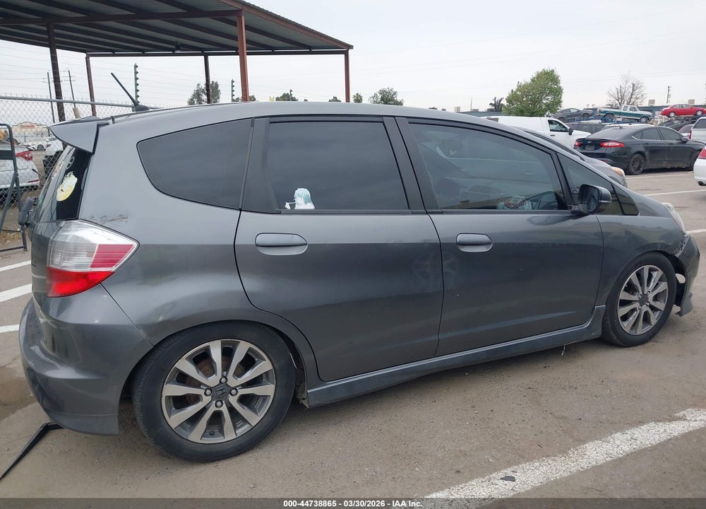 2013 HONDA FIT SPORT VIN: JHMGE8G51DC055060