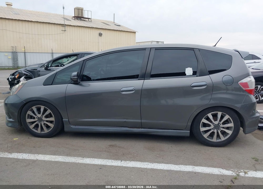 2013 HONDA FIT SPORT VIN: JHMGE8G51DC055060