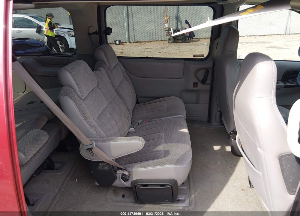 2000 CHEVROLET VENTURE LS VIN: 1GNDX03E3YD252552