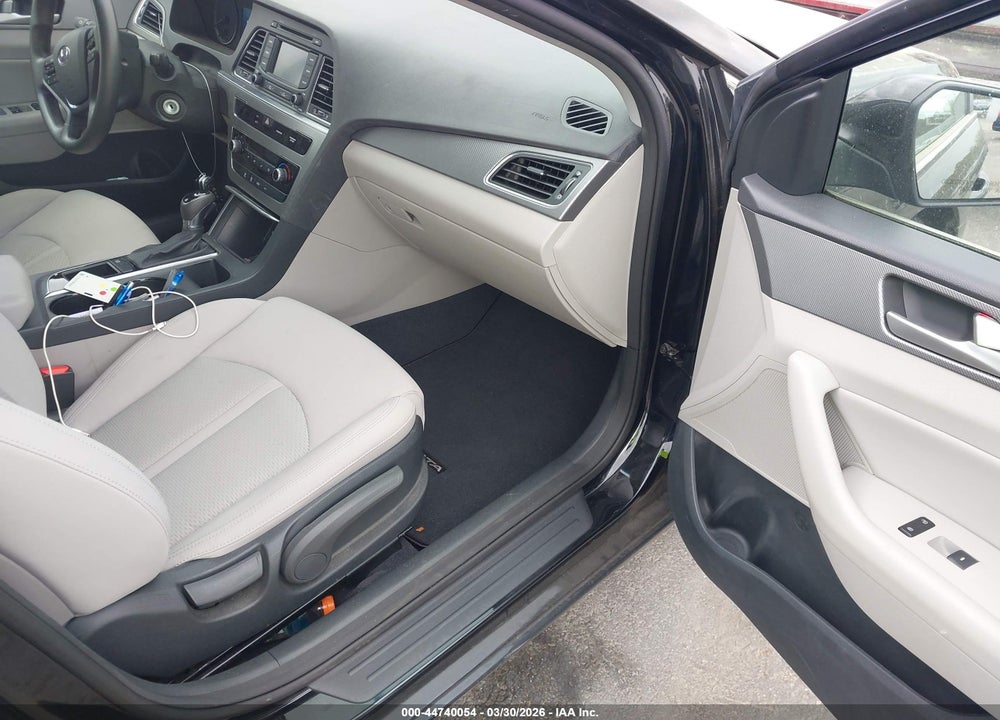 2015 HYUNDAI SONATA SE VIN: 5NPE24AF6FH182034