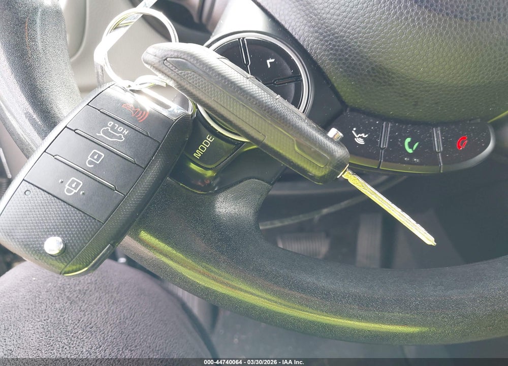 2016 KIA SOUL + VIN: KNDJP3A56G7240022